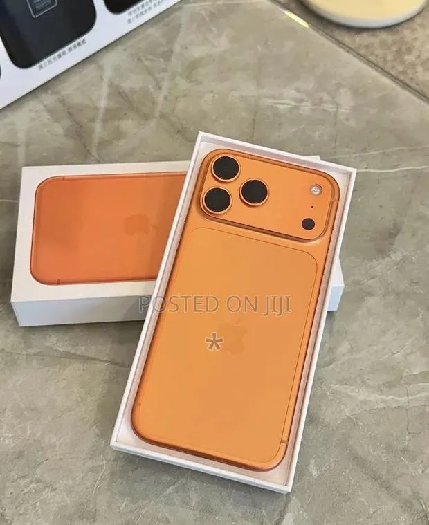 Apple iPhone 17 Pro Max 512 GB Orange · Photo 1