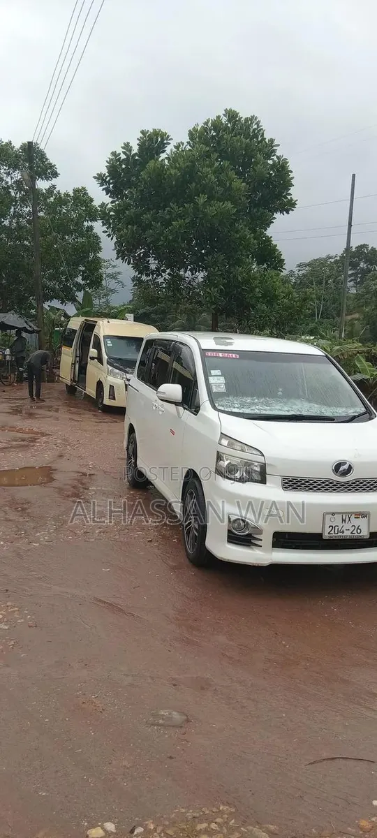 Toyota HiAce 2013 White
