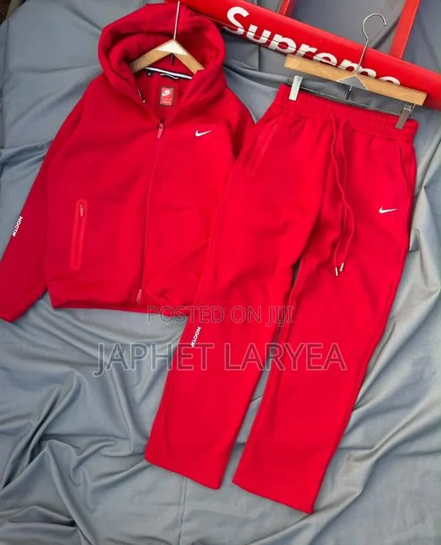 Nike Tech Fleece Tracksuit · Photo 1