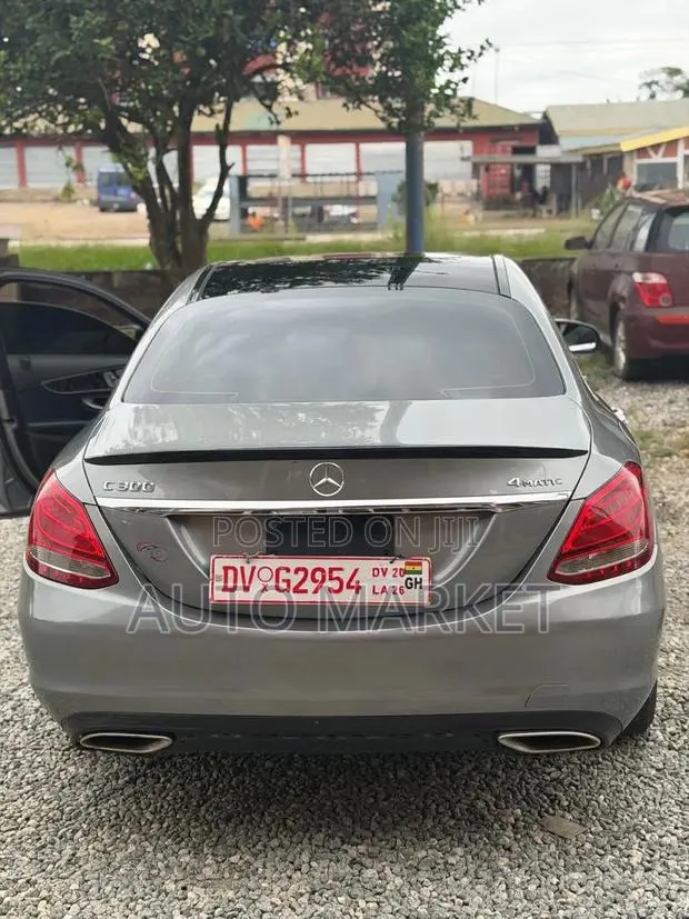 Mercedes-Benz C300 Sport 4dr AWD 4Matic Sedan (2.0L 4cyl 7A) 2015 Gray · Photo 1