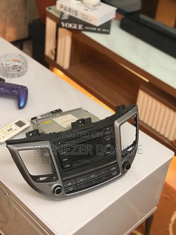 2015 Hyundai Tucson Centre Radio Fascia Panel and Android Head Unit · Photo 1