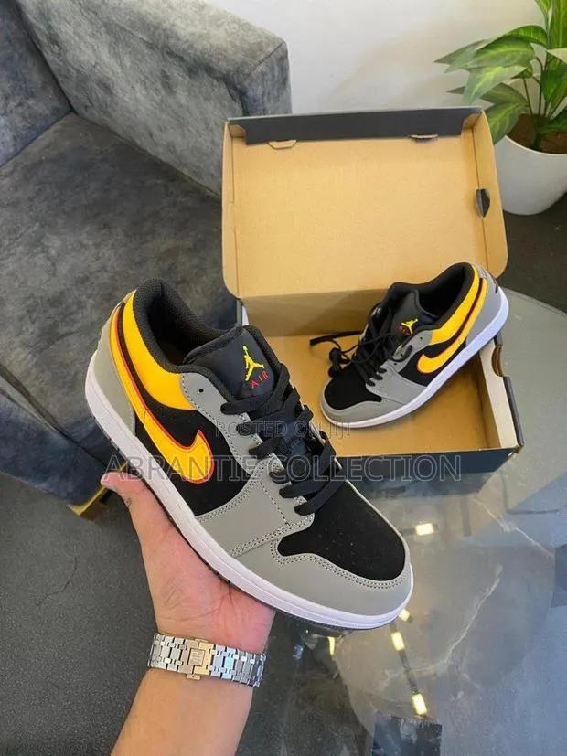 Nike Air Jordan 1 Low Grey/Orange · Photo 1