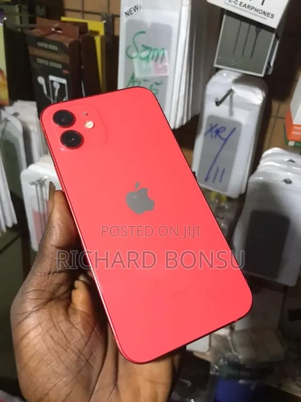 Apple iPhone 12 64 GB Red · Photo 1