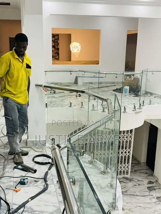 Professional Frameless Glass Installer · Photo 1