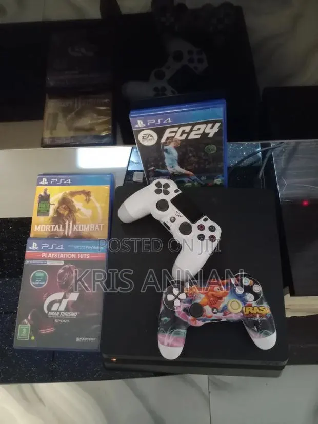 PS4 SLIM Slightly Used · Photo 1