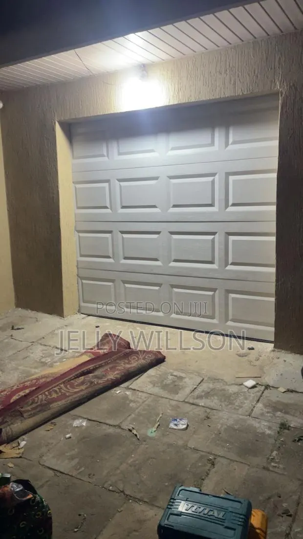 9 X 8 Garage Door White · Photo 1
