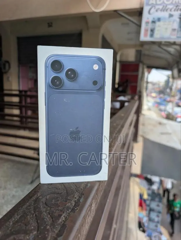 New Apple iPhone 17 Pro Max 512 GB Blue · Photo 1