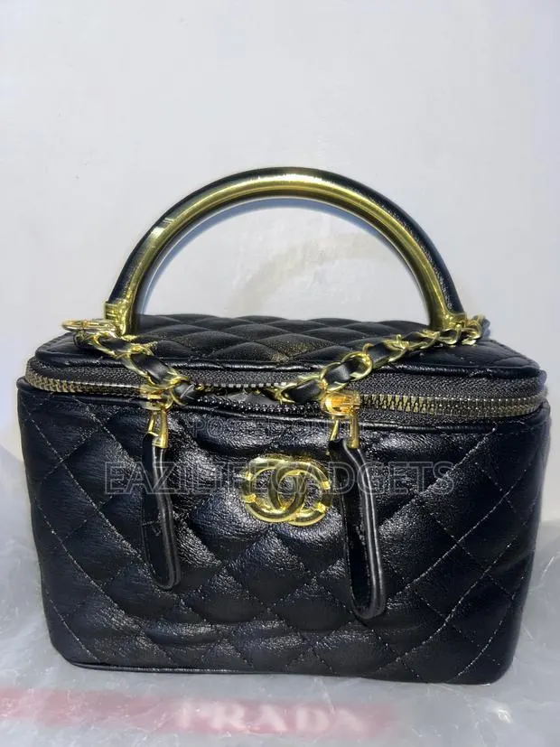 Chanel Vanity · Photo 1