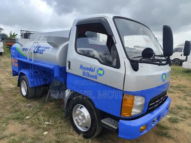 Hyundai Mighty Fuel Truck. 3000litres. · Photo 1