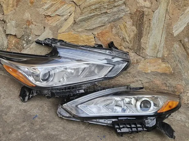 Nissan Altima Headlight 2018 · Photo 1