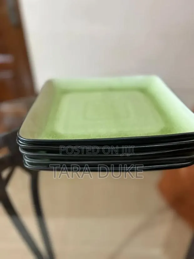 5 Square Ceramic Plates · Photo 1