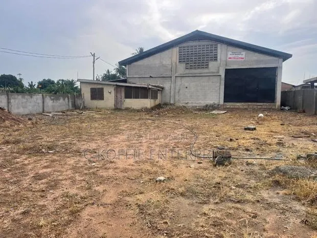 820 SQM Warehouse at Sapeiman for Rent · Photo 1