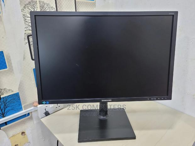 Samsung S24E650BW 24" 16:10 IPS Monitor · Photo 1