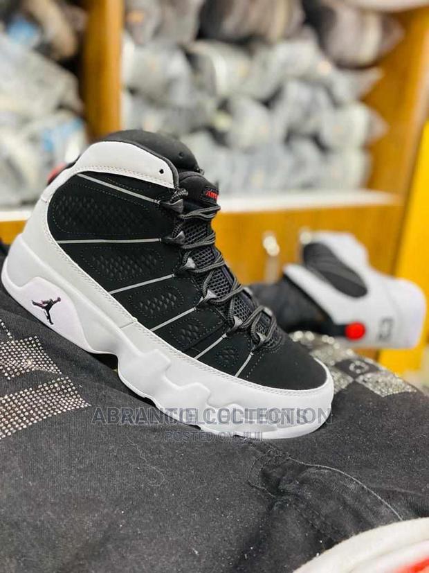 Air Jordan 9 Particle Grey · Photo 1