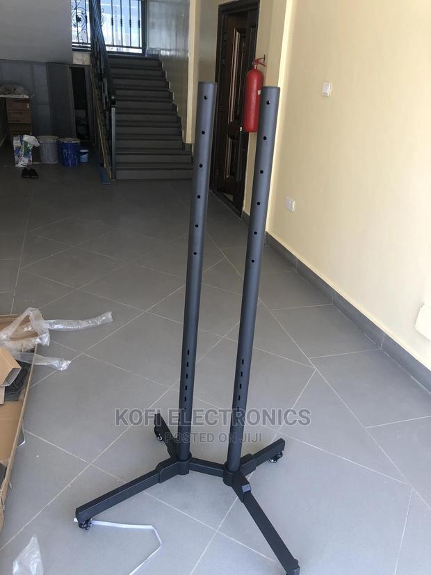 Sleek TV Stand/Tv Trolley for 37′′-70′′ TV · Photo 1