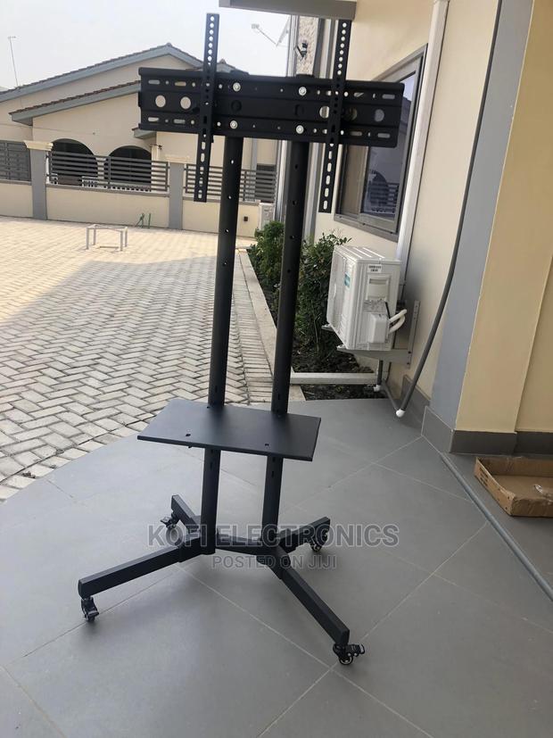Sleek TV Stand/Tv Trolley for 37′′-70′′ TV · Photo 2