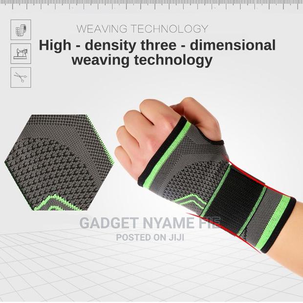 Wrist Support Sleeve · Photo 1