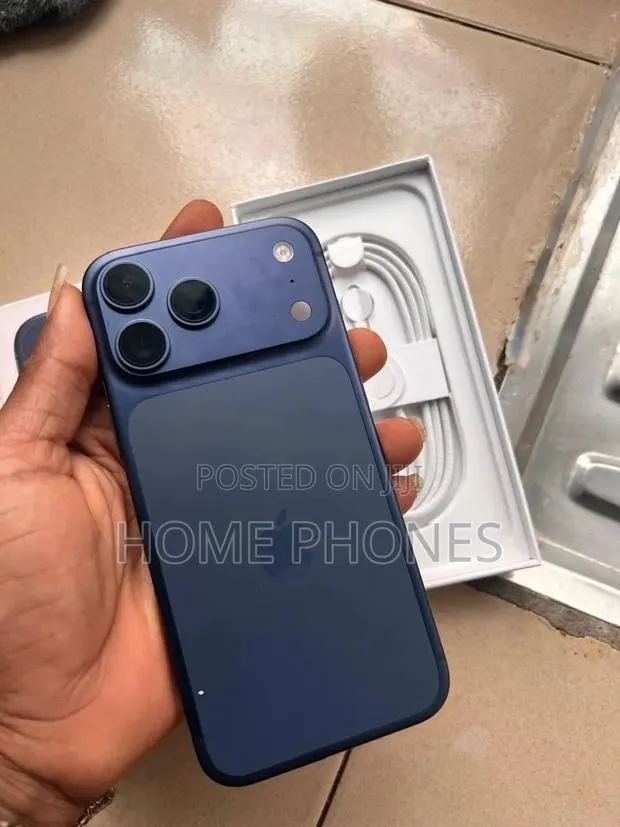 Apple iPhone 17 Pro Max 256 GB Blue · Photo 1