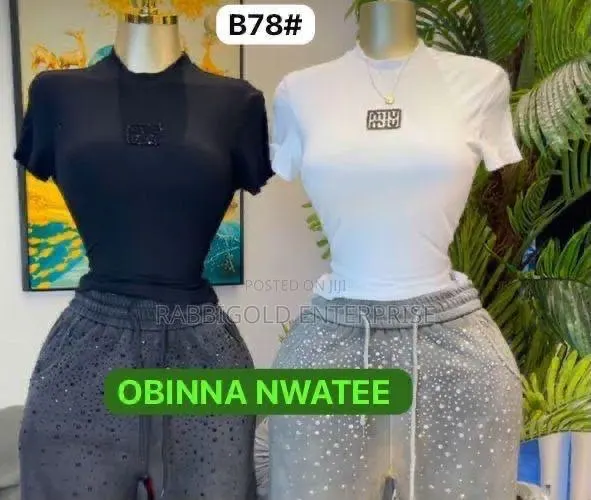 Women Basic Tops · Photo 1