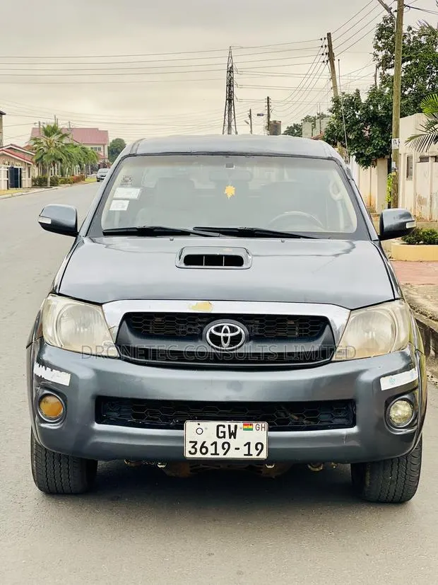 Toyota Hilux 2.5 D-4D 4X4 SRX 2011 Gray · Photo 1