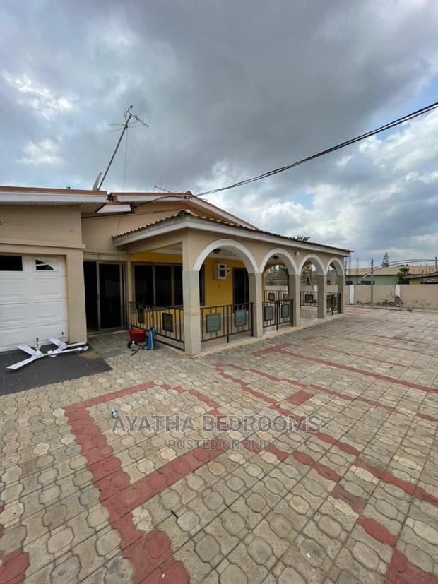 4bdrm House in Ayathar Bedroom, Teshie for Rent · Photo 1
