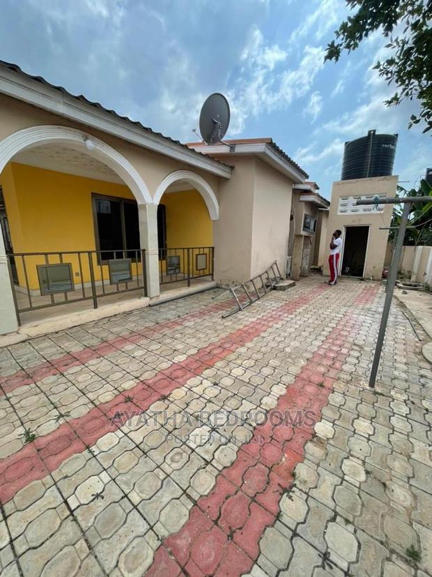 4bdrm House in Ayathar Bedroom, Teshie for Rent · Photo 3