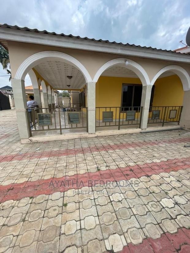 4bdrm House in Ayathar Bedroom, Teshie for Rent · Photo 6