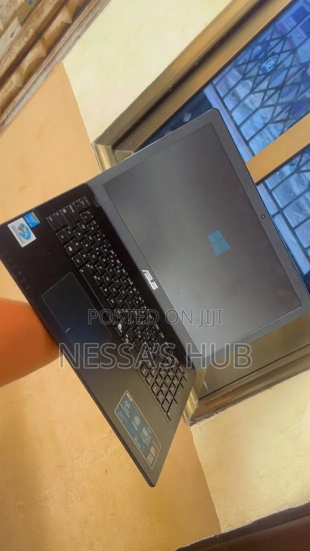 Laptop Asus P50IJ 4GB Intel Core i3 HDD 512GB · Photo 1