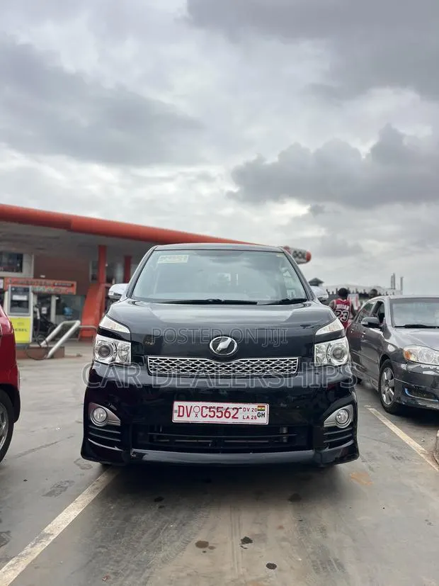 Toyota Voxy 2013 Black · Photo 1