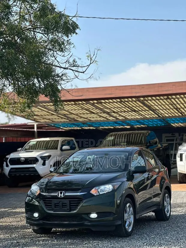 Honda HR-V 4dr SUV (1.5L 4cyl CVT) 2016 Green · Photo 1