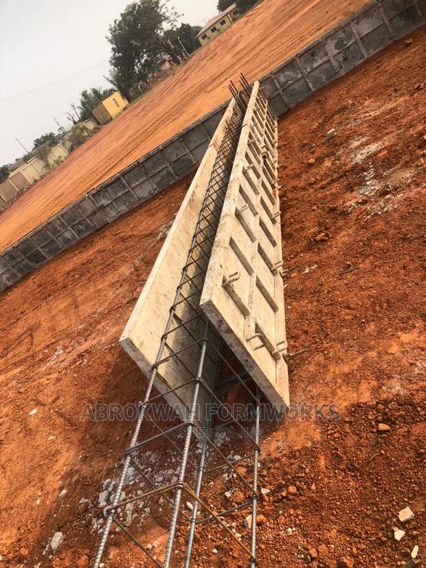 Formworks/Concret/Footings/Slabs/Lift/Gutter/Retaining Wall · Photo 2