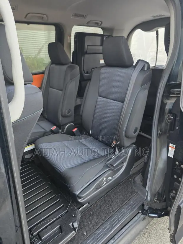 Toyota Voxy 2014 Black · Photo 1