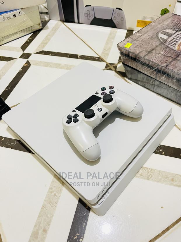 Playstation 4 Slim White Edition With Games · Photo 7