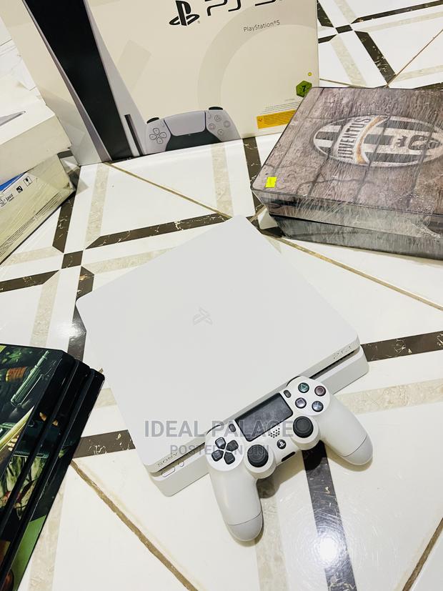 Playstation 4 Slim White Edition With Games · Photo 8
