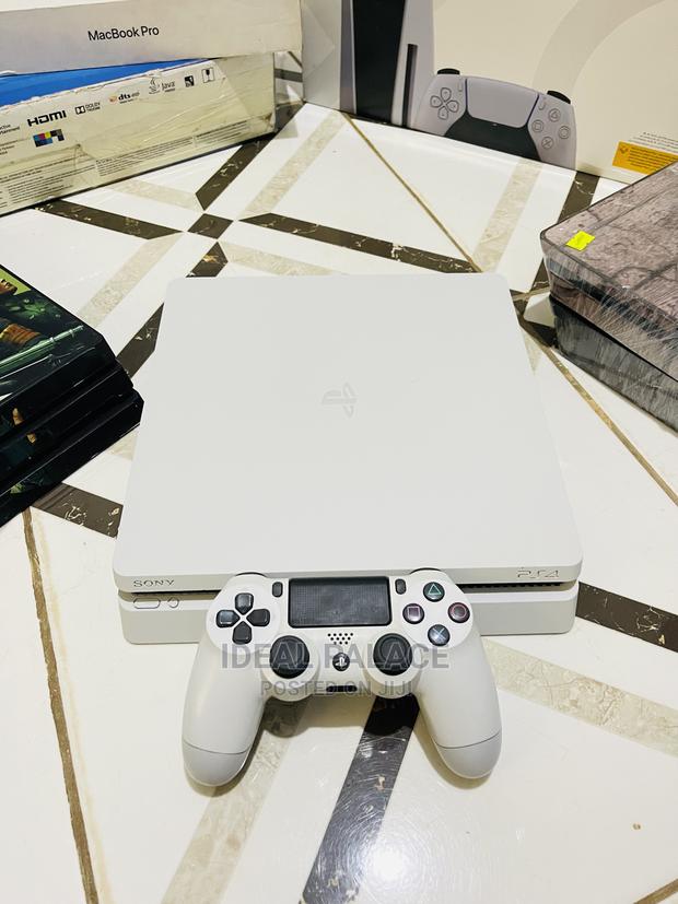 Playstation 4 Slim White Edition With Games · Photo 4