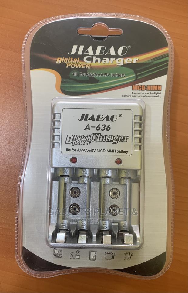 JIABAO JB-636 Rechargeable Battery Charger For AA/AAA/9V · Photo 1
