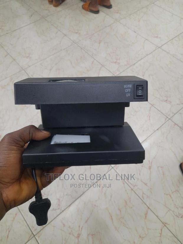Counterfeit Currency Detector · Photo 4