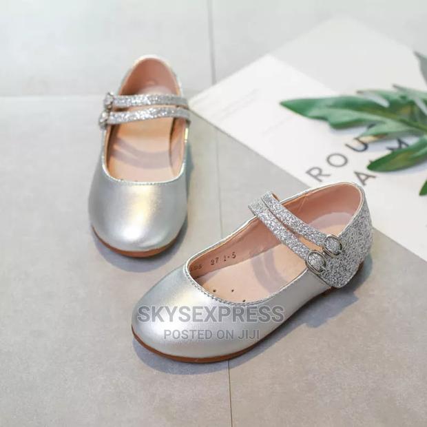 Little Girls Leather Shoe · Photo 3