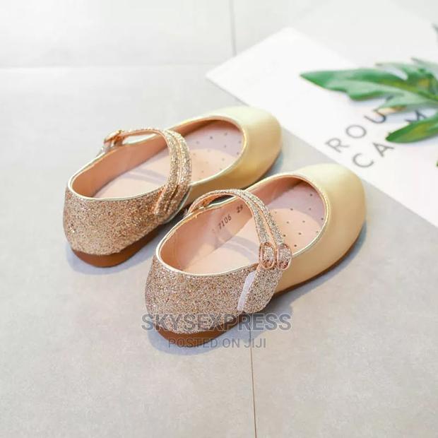 Little Girls Leather Shoe · Photo 5