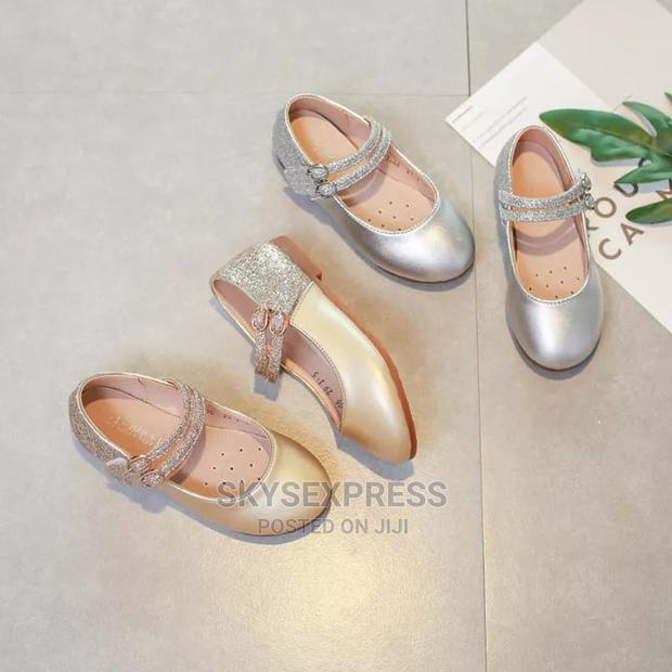 Little Girls Leather Shoe · Photo 4