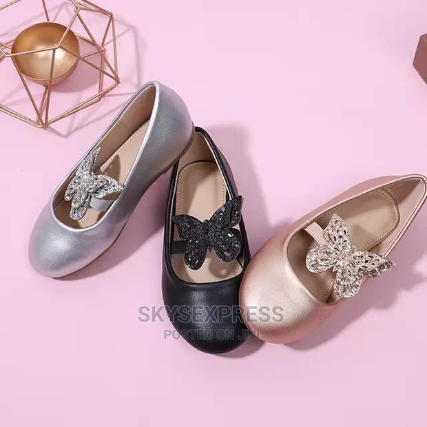 Kids Low Heel Shoe · Photo 2