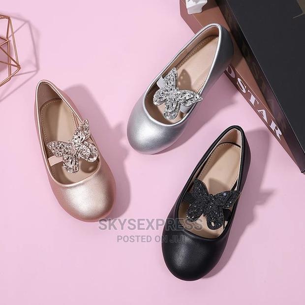 Kids Low Heel Shoe · Photo 4