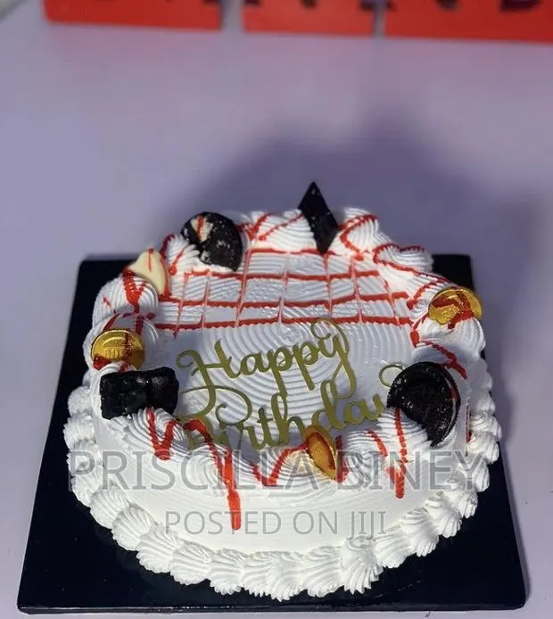 Vanilla and Red Velvet Birthday Cake · Photo 1