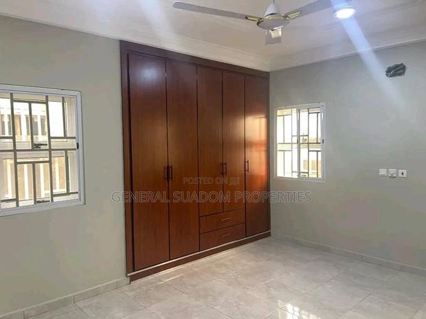 3bdrm Duplex in Suadom Properties, Accra Metropolitan for Rent · Photo 4