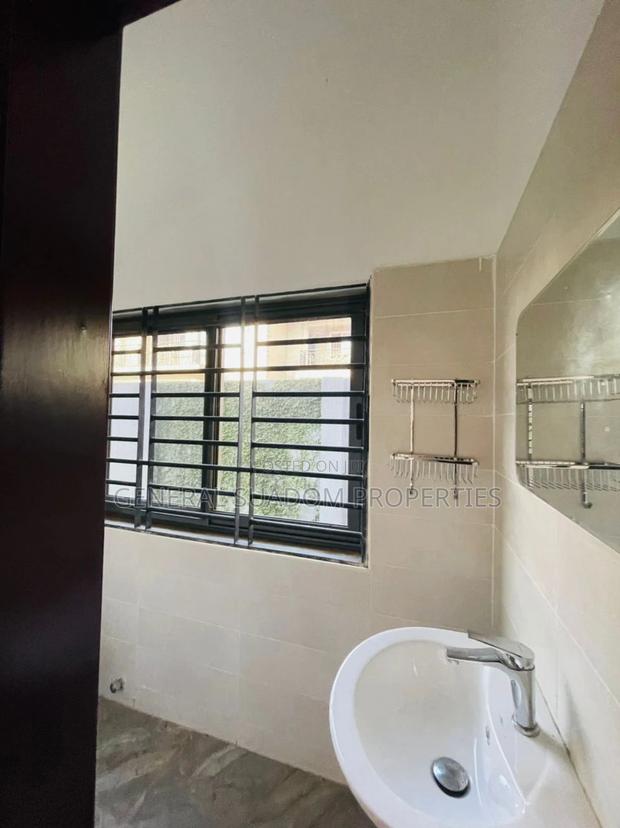 3bdrm Duplex in Suadom Properties, Accra Metropolitan for Rent · Photo 2