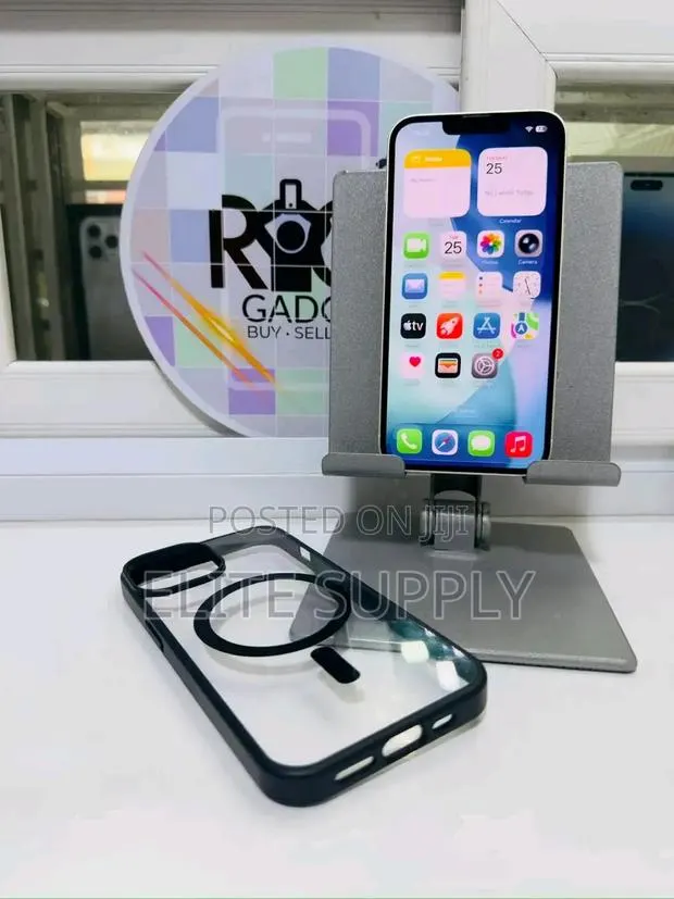 Apple iPhone 13 256 GB White · Photo 1