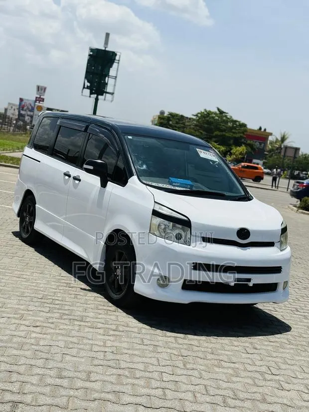 8 Seater Voxy _ Car Rental · Photo 2