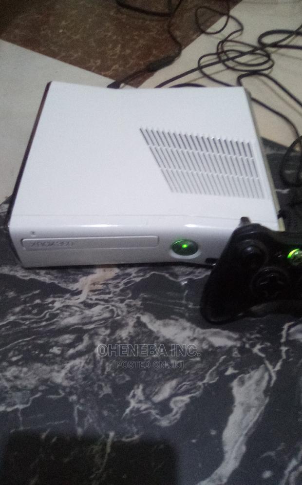Xbox360 Slim White Black Edition for Sale · Photo 2