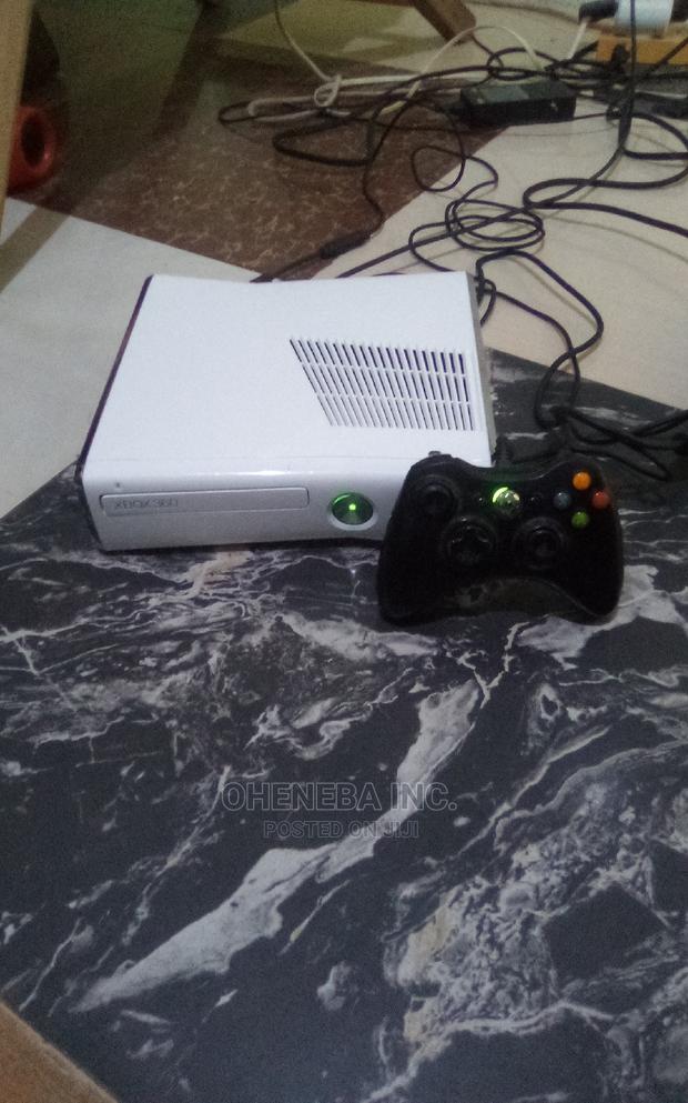 Xbox360 Slim White Black Edition for Sale · Photo 3