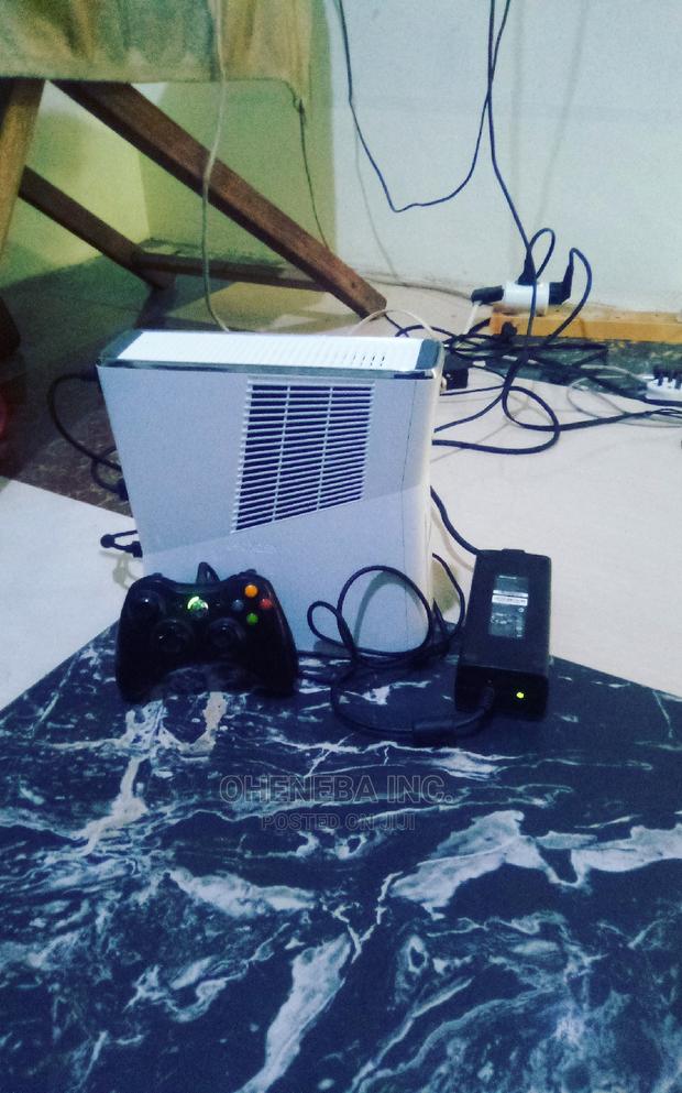 Xbox360 Slim White Black Edition for Sale · Photo 5
